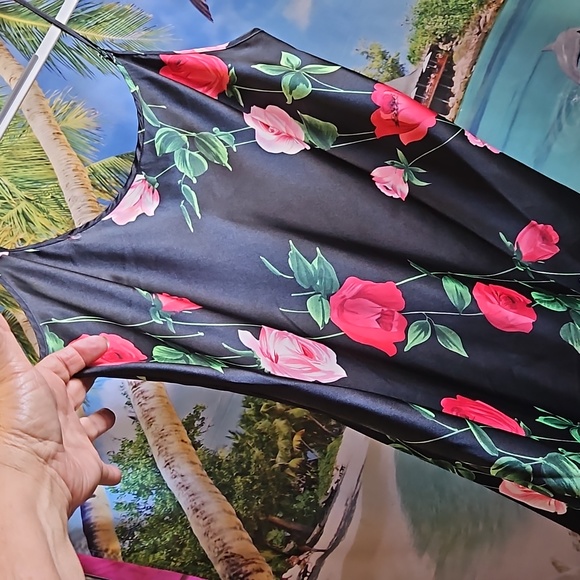 Secret treasures silky nighty black with 🌹 roses 1XL black roses - Picture 6 of 7